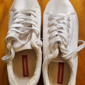 Union Bay womans Size 7 white sneakers